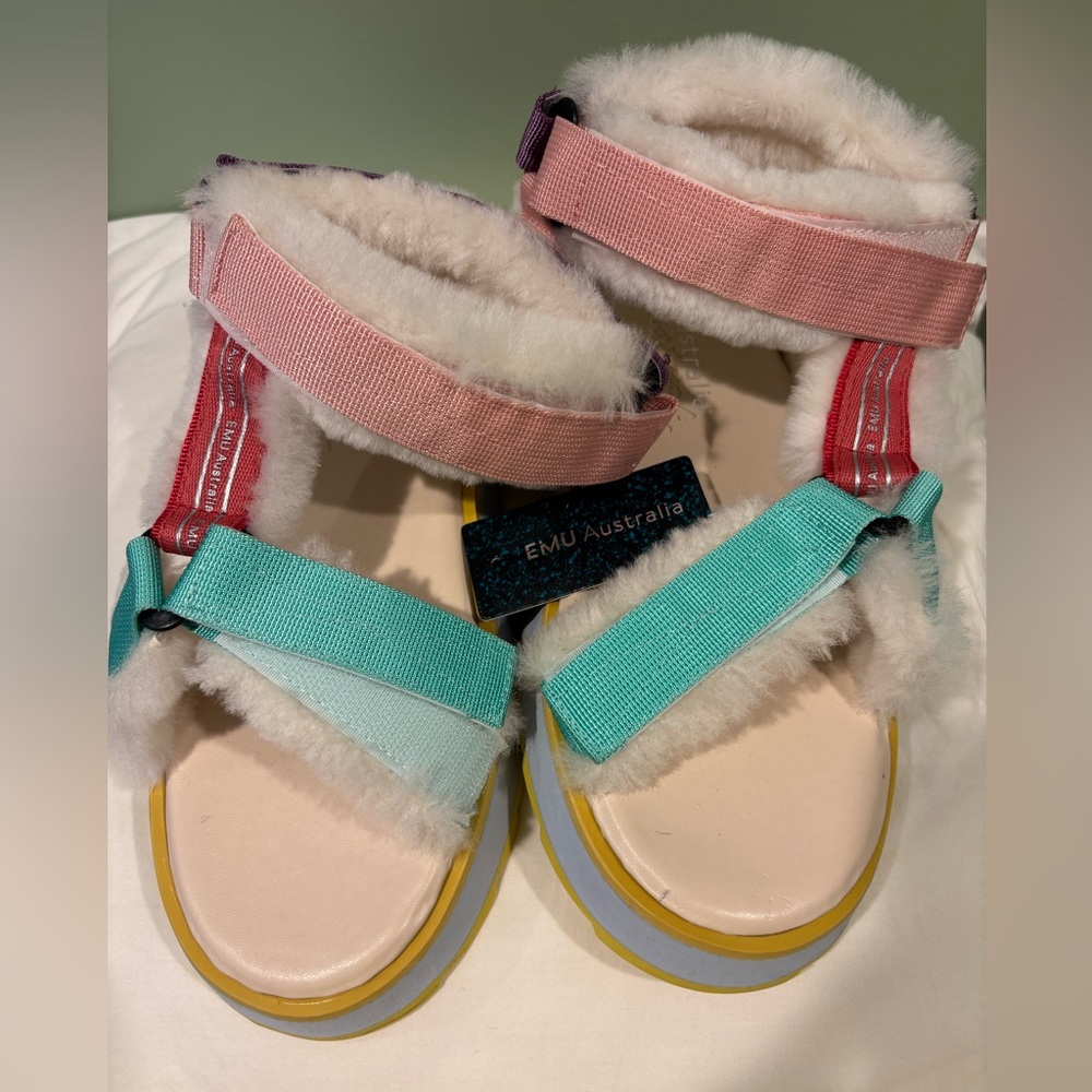 NWT - EMU Australia - Raven Sandals - Women’s Size 9
